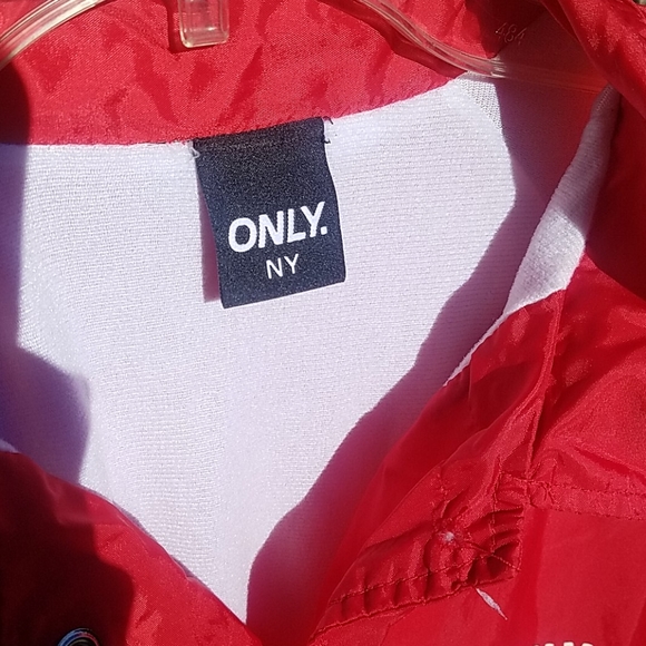 Red jacket - Picture 2 of 4